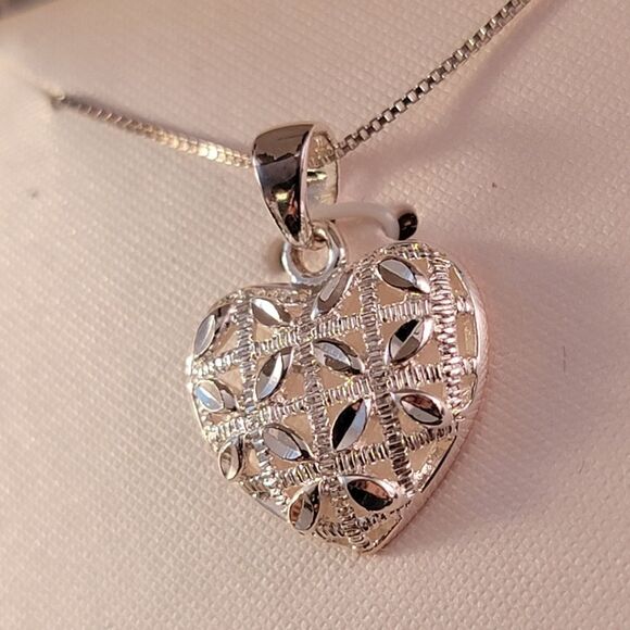Sterling Openwork Diamond Cut Heart Pendant Necklace - New in Box - Picture 4 of 6